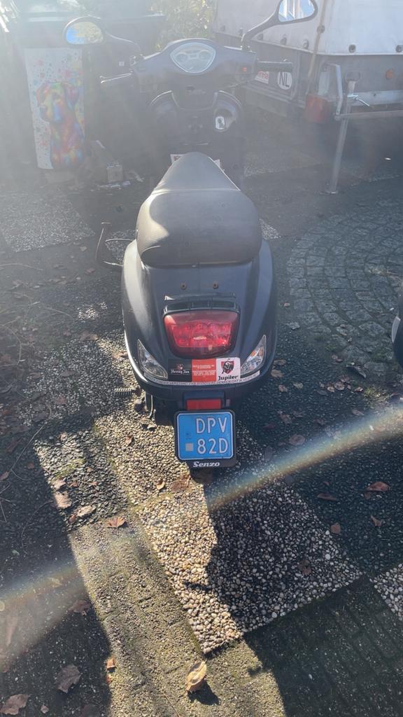 Opknap senzo scooter, Fietsen en Brommers, Snorfietsen en Snorscooters, Gebruikt, Overige merken, Benzine, Ophalen