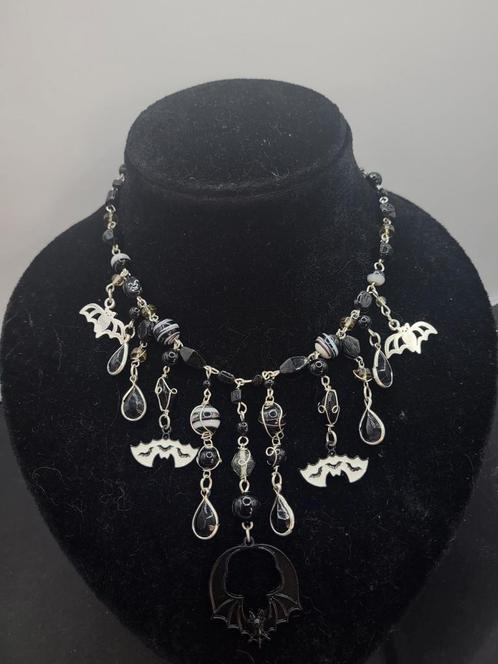 Gothic Vleermuis ketting - handgemaakt, Sieraden, Tassen en Uiterlijk, Kettingen, Nieuw, Overige materialen, Zwart, Met hanger
