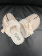Twee paar dames sloffen maat 36 voor een leuk prijsje, Ophalen of Verzenden, Pantoffels of Sloffen
