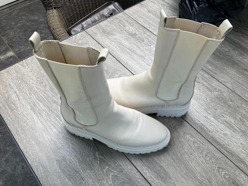 Nubbik boots room-wit maat 41, Kleding | Dames, Schoenen, Zo goed als nieuw, Overige typen, Overige kleuren, Ophalen of Verzenden