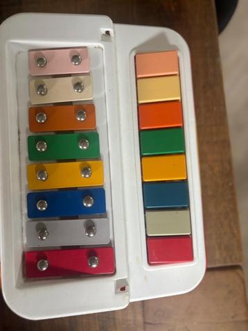 Gitaar en mini piano voor kinderen  beschikbaar voor biedingen