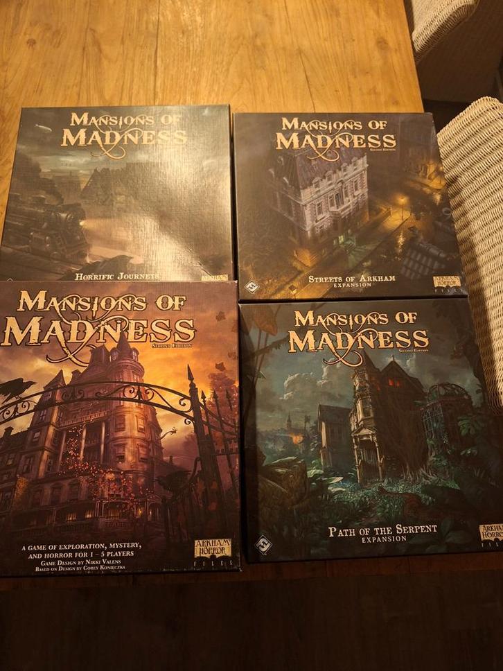 Mansions of Madness Second Edition + figure and tile collect, Hobby en Vrije tijd, Gezelschapsspellen | Bordspellen, Zo goed als nieuw