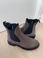 Tamaris Chelsea boots grijs suede maat 39 zgan!, Kleding | Dames, Schoenen, Tamaris, Lage of Enkellaarzen, Ophalen of Verzenden