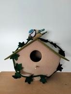 Vogelhuisje met pimpelmeesje (kant klaar), Nieuw, Wolvilt, Versiering, Ophalen of Verzenden