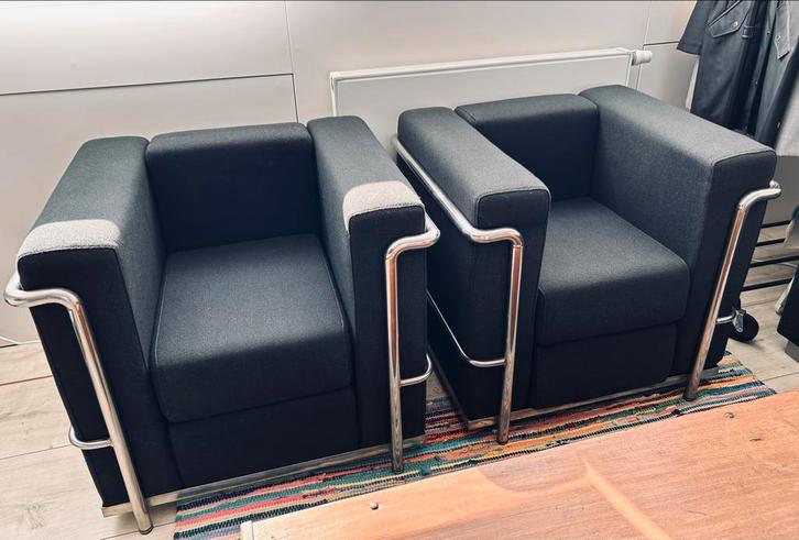 Replica LC2 Fauteuils - Le Corbusier/Perriand, Huis en Inrichting, Fauteuils, Zo goed als nieuw, Metaal, Stof, 75 tot 100 cm, Minder dan 75 cm