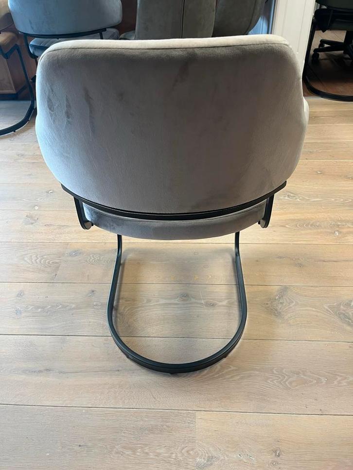 Licht grijze Stoel - Zo Goed Als Nieuw!, Huis en Inrichting, Stoelen, Zo goed als nieuw, Eén, Overige materialen, Grijs, Ophalen