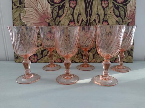Vintage! Prachtig 8x groot rosaline swirl luminarc wijnglas, Antiek en Kunst, Antiek | Glas en Kristal, Ophalen of Verzenden