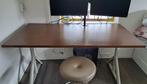 Hoog laag bureau Ikea 160 x 80 cm izgs incl bureau kruk, Ophalen, In hoogte verstelbaar, Zo goed als nieuw