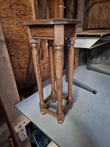 Massieve franse plantentafel plantenverhoger beschikbaar voor biedingen