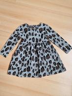 Leuke jurk panterprint mt 110 Next, Ophalen of Verzenden, Zo goed als nieuw, Meisje, Jurk of Rok