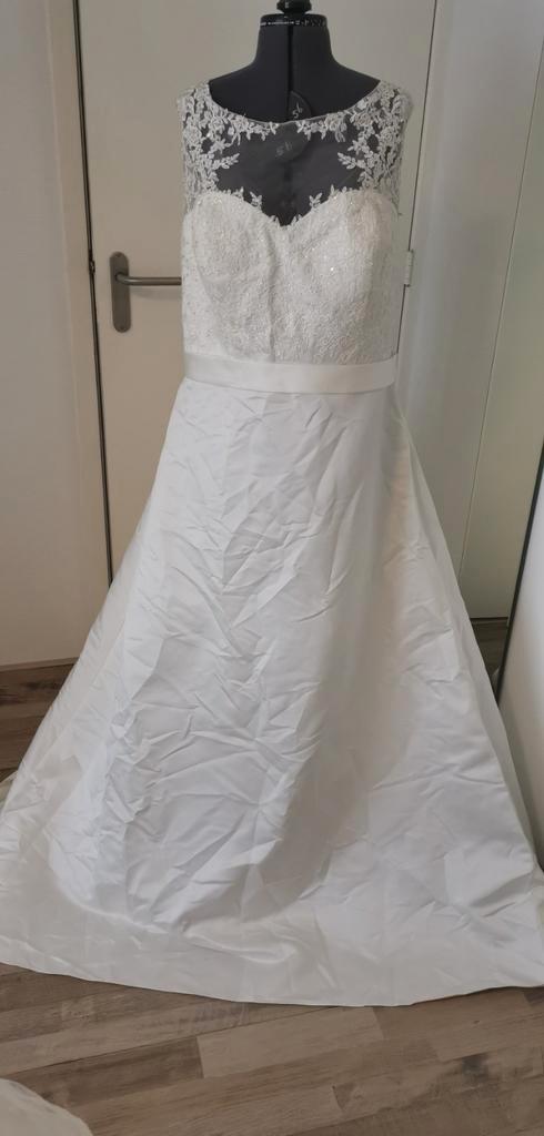 Ruim 100 trouwjurken, Kleding | Dames, Trouwkleding en Trouwaccessoires, Zo goed als nieuw, Trouwjurk, Wit, Ophalen