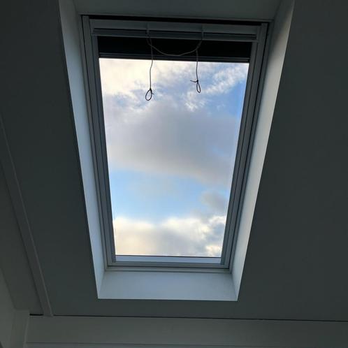 2 identieke Velux dakramen GGL PK10, incl Velux gordijnen, Doe-het-zelf en Verbouw, Kozijnen en Schuifpuien, Zo goed als nieuw