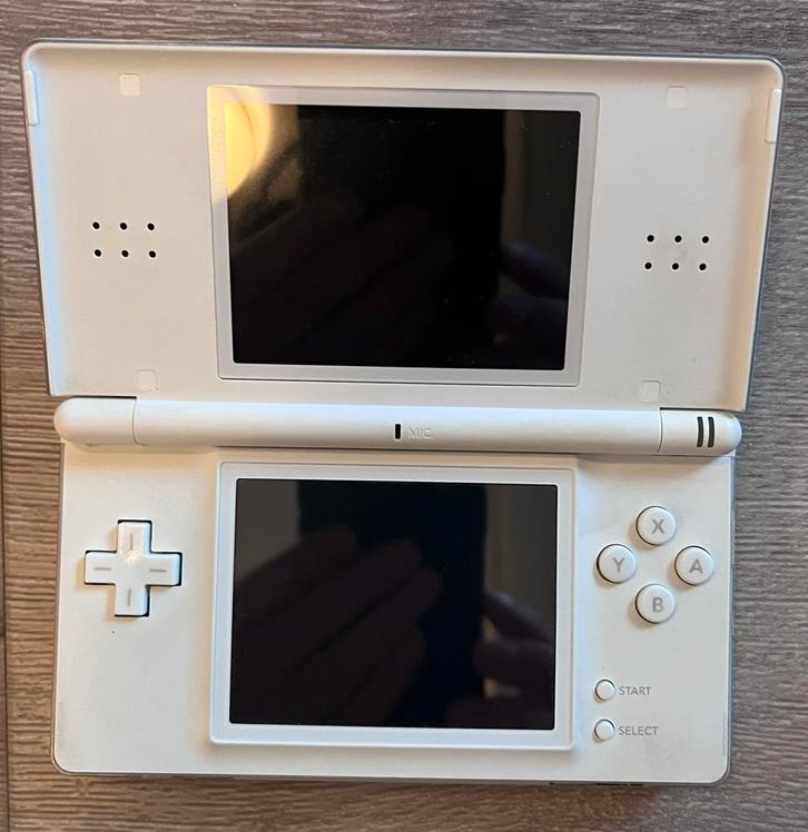 Nintendo DS Lite + CycloDS - Goede Staat!, Spelcomputers en Games, Spelcomputers | Nintendo DS, Gebruikt, DS Lite, Wit, Ophalen of Verzenden