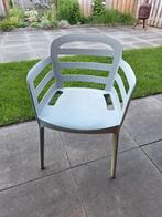 4 kunststof stapelstoelen, Ophalen, Gebruikt