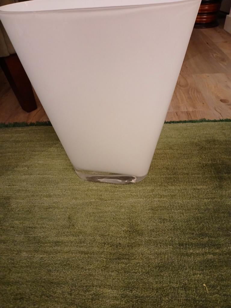 Melkglas  hoge Vaas - Modern Design, Wit, Ophalen of Verzenden, Minder dan 50 cm, Glas