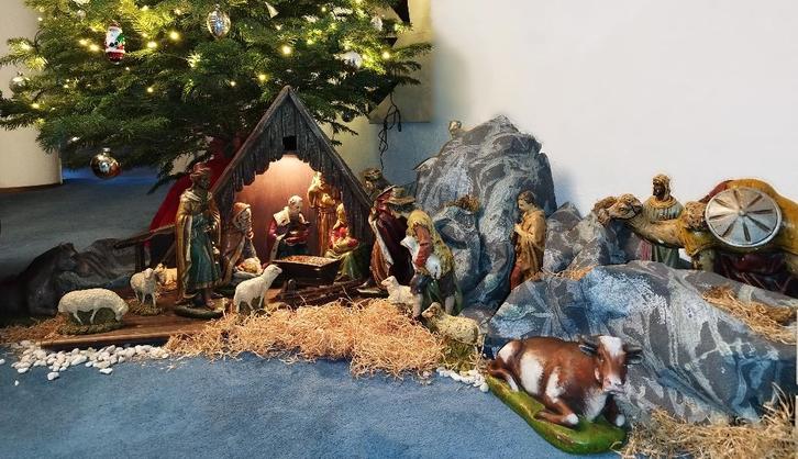 Kerstgroep Antiek, 22 delig, groot 30 cm hoog + Stal, etc., Diversen, Kerst, Zo goed als nieuw, Ophalen of Verzenden