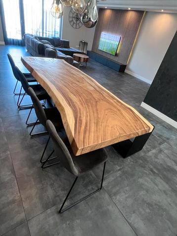 Suar eettafel 250cm 8/10 zitplaatsen beschikbaar voor biedingen