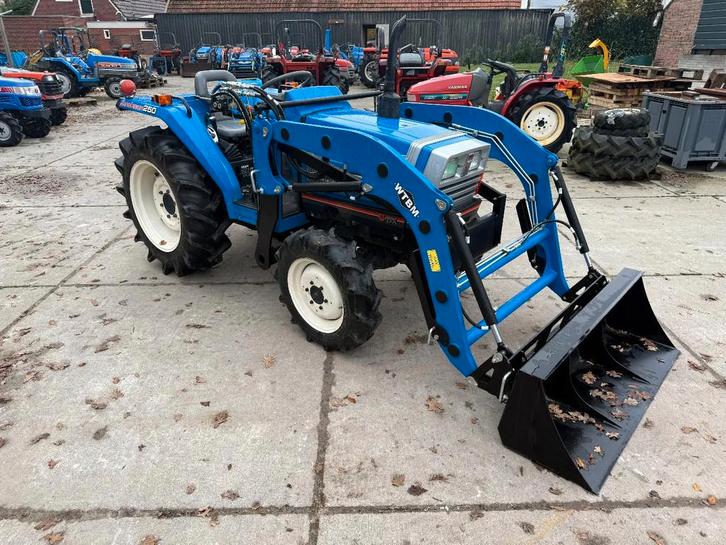 Iseki TA250 met voorlader, Zakelijke goederen, Machines en Bouw | Tuin, Park en Bosbouw, Overige typen