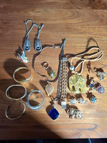 Lotje vintage bijoux.  beschikbaar voor biedingen