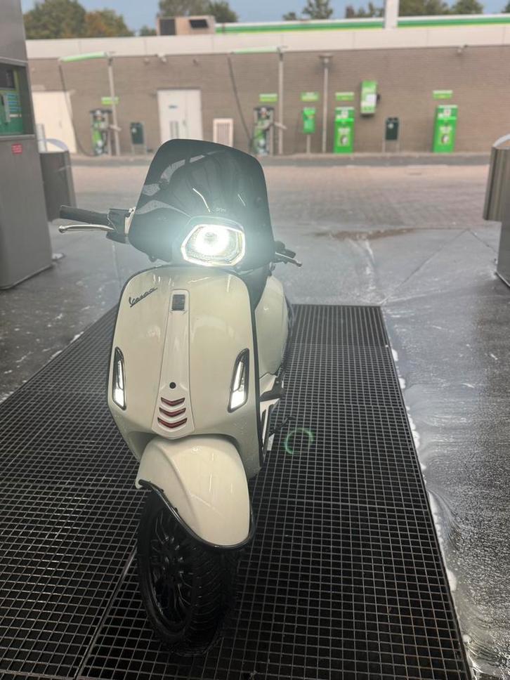 Vespa sprint brom, Fietsen en Brommers, Scooters | Vespa, Zo goed als nieuw, Overige modellen, Maximaal 45 km/u, Benzine, Ophalen