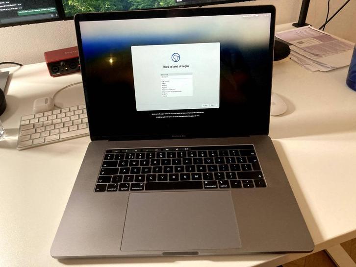 MacBook Pro 15-inch (2018/2019), Computers en Software, Apple Macbooks, Gebruikt, MacBook Pro, 15 inch, 2 tot 3 Ghz, 256 GB, 16 GB