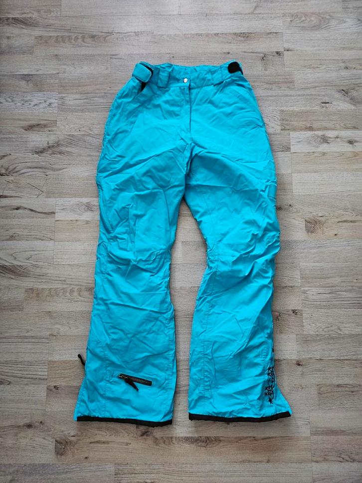 Turquoise ski broek met borduurwerk - Maat M, Kleding | Dames, Wintersportkleding, Zo goed als nieuw, Broek, Maat 38/40 (M), Ophalen of Verzenden