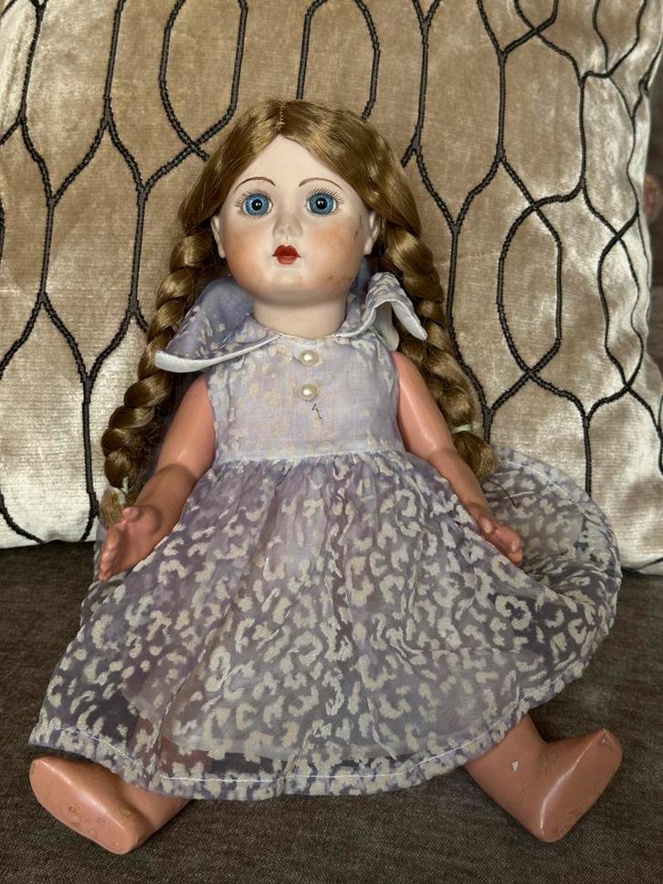 Vintage celluloid pop  ca. 40 cm met vlechten en blauwe ogen, Verzamelen, Poppen, Zo goed als nieuw, Pop, Ophalen of Verzenden