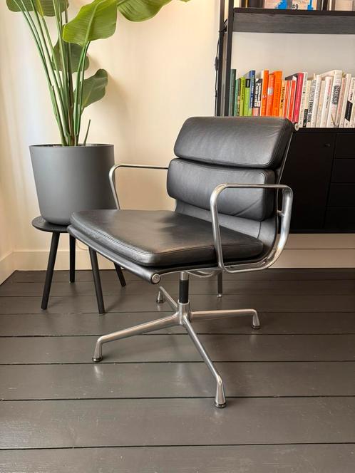Vitra Soft Pad EA 208, Huis en Inrichting, Bureaustoelen, Zo goed als nieuw, Bureaustoel, Zwart, Ophalen