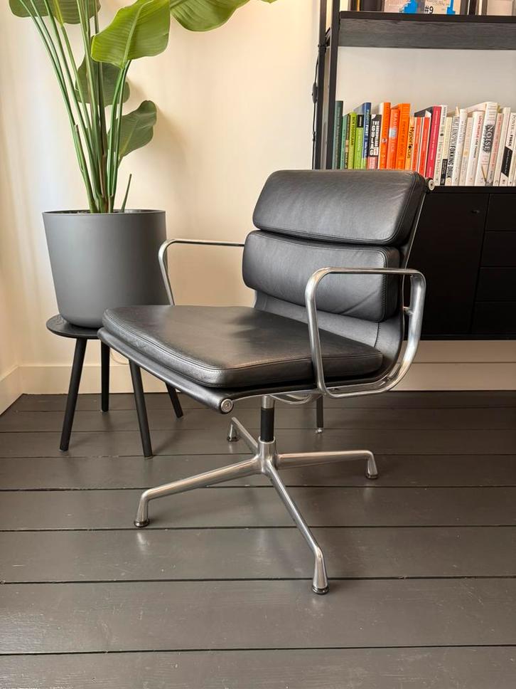 Vitra Soft Pad EA 208 - Zeer goed, Huis en Inrichting, Bureaustoelen, Zo goed als nieuw, Bureaustoel, Zwart, Ophalen