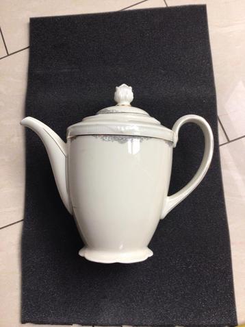 Thee of koffie pot, Bavaria, fijne decoratie, gouden rand beschikbaar voor biedingen