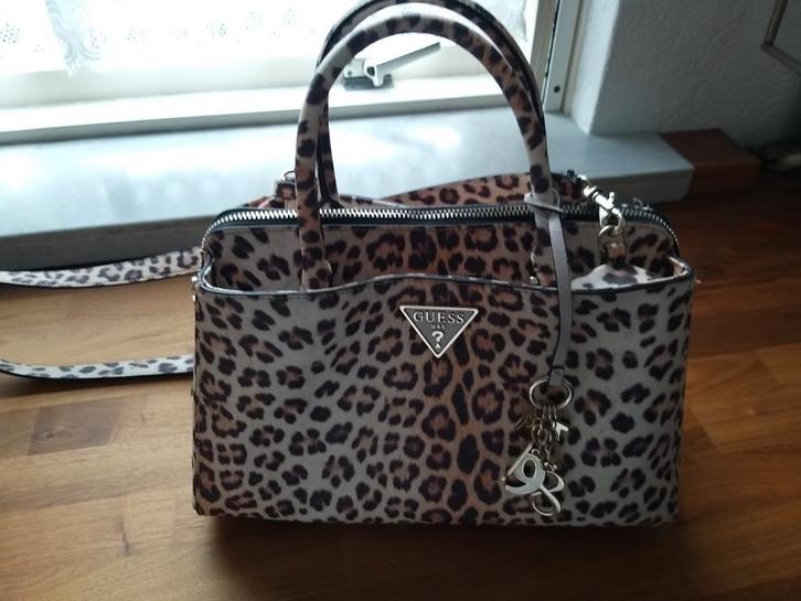 Guess zgan ruime panter leopard print handtas tas, Sieraden, Tassen en Uiterlijk, Tassen | Damestassen, Zo goed als nieuw, Handtas
