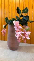 Bruine pot inclusief roze kunstplant, Ophalen, Zo goed als nieuw, Binnen