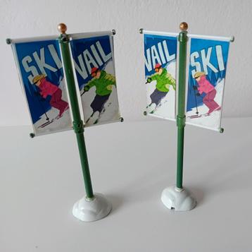Lemax ski banner, Lemax figuur Kerstdorp beschikbaar voor biedingen