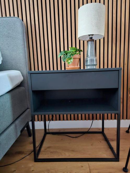 2x Ikea Vikhammer Nachtkastje, Huis en Inrichting, Slaapkamer | Nachtkastjes, Zo goed als nieuw, 55 tot 70 cm, 45 tot 65 cm, Metaal of Aluminium