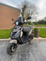 Zip IGET 4T Brom SP Full opties agaat grijs 10/2021, Fietsen en Brommers, Scooters | Piaggio, Benzine, Maximaal 45 km/u, Ophalen of Verzenden