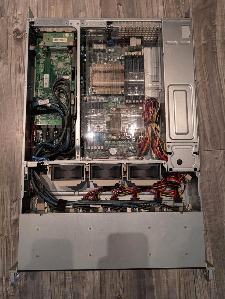 Supermicro X8DTU Server, Computers en Software, Servers, Gebruikt, 2 tot 3 Ghz, Minder dan 4 GB, Hot swappable onderdelen, Ophalen