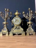 Antieke Franse Bronzen Regency Stijl Pendule met Kandelaren, Ophalen of Verzenden