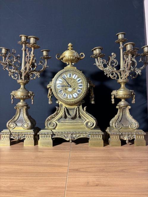 Antieke Franse Bronzen Regency Stijl Pendule met Kandelaren, Antiek en Kunst, Antiek | Klokken, Ophalen of Verzenden