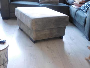  zo goed als nieuwe poef /voetenbank  ca 95/70 cm