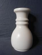 Grote Flora Gouda mat witte vaas model 730. h. 19,8 cm., Antiek en Kunst, Antiek | Keramiek en Aardewerk, Ophalen of Verzenden