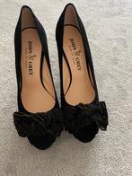 Grey Pumps met strik - Maat 38/5, Kleding | Dames, Schoenen, Ophalen of Verzenden, Nieuw, Zwart