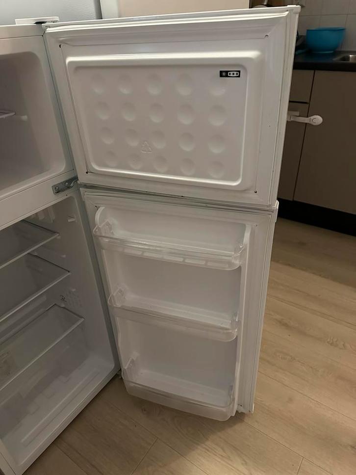 Compacte Koelkast met Vriesvak - Perfect voor Kleine Ruimtes, Witgoed en Apparatuur, Koelkasten en IJskasten, Zo goed als nieuw