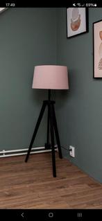 Tripod lamp met lichtroze lampenkap, Zo goed als nieuw, Ophalen