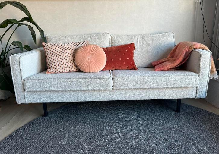 BEPUREHOME RODEO 2,5-ZITS BANK BOUCLÉ NATUREL, Huis en Inrichting, Banken | Bankstellen, Zo goed als nieuw, Rechte bank, Tweepersoons