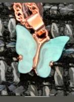 Ketting blauwe akoya parel steen vlinder, Verzenden, Nieuw, Goud, Met hanger