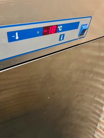 Gram vrieskast, gram beschikbaar voor biedingen