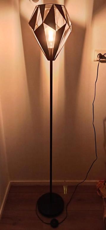 Eglo Vloerlamp inclusief Led verlichting! beschikbaar voor biedingen