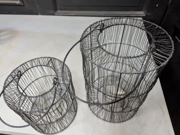 Set van 2 metalen lantaarns beschikbaar voor biedingen
