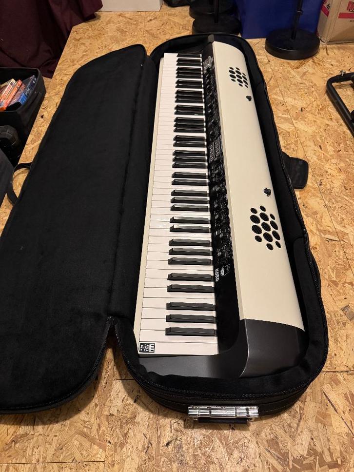 Korg SV2 - softcase en stand, Muziek en Instrumenten, Piano's, Zo goed als nieuw, Zwart, Ophalen
