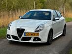 Alfa Romeo Giulietta 1.4 Turbo 2010 Wit QV uitgevoerd, Auto's, Emergency brake assist, Origineel Nederlands, Te koop, 5 stoelen